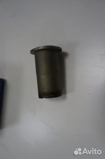 BMW Е38 втулка маятникового рычага 32211136452