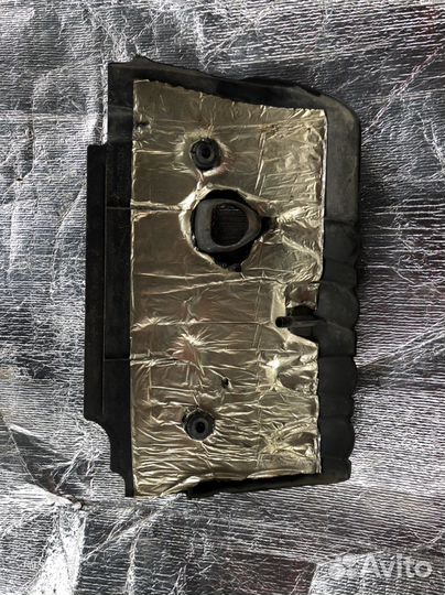 Декоративная накладка на двигател Lancer X