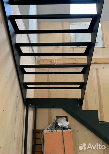 Лестница забежная под ключ
