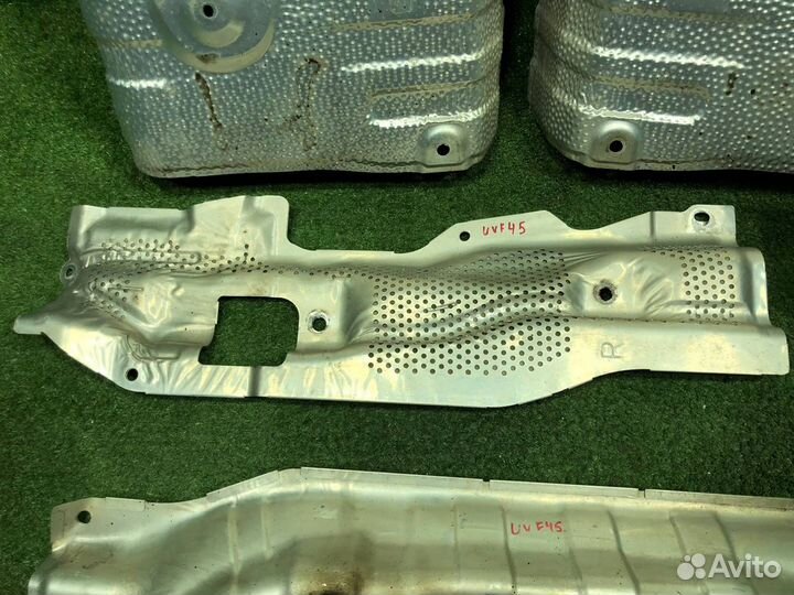 Тепловой экран Lexus Ls600H UVF45 2UR-FSE 11.2009