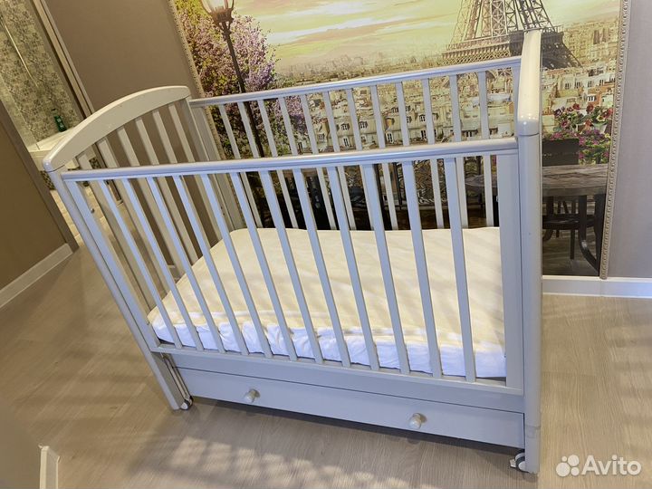 Кроватка Gandylyan детская с маятником