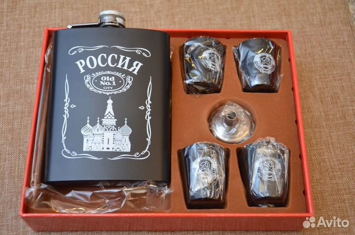 Подарочный набор 1 фляжка + рюмки