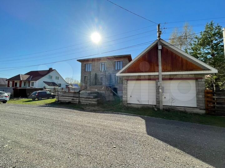 Коттедж 323 м² на участке 15 сот.