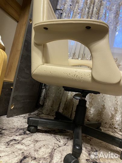 Парикмахерское кресло