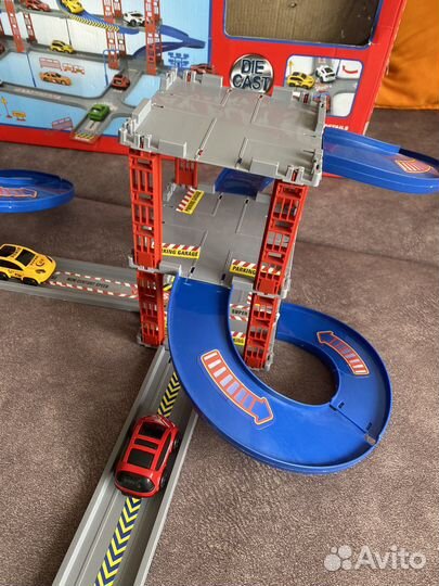 Трек-парковка автомобильный