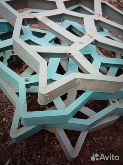 Формы для садовых дорожек 4 шт. Продаю лотом.60х55