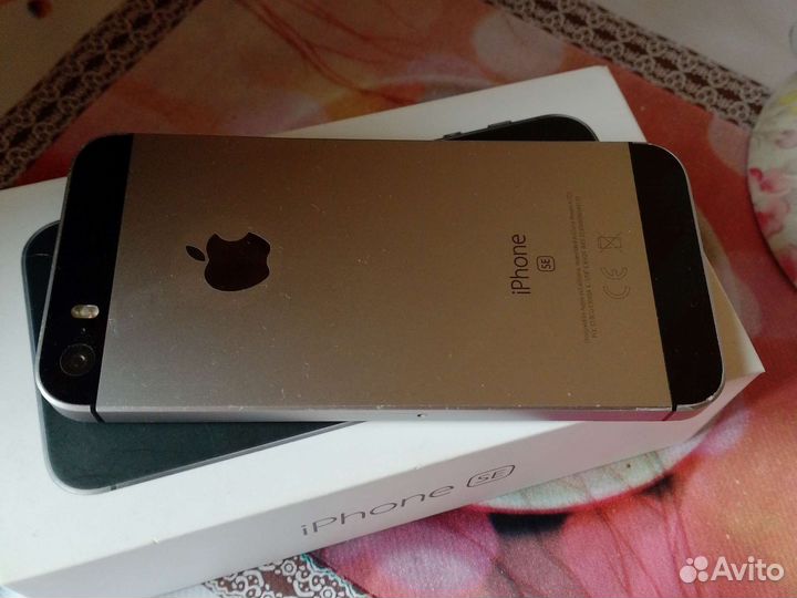 Телефон iPhone 5SE