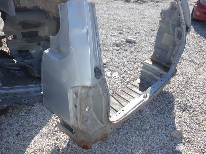 Панель задняя Mazda MPV