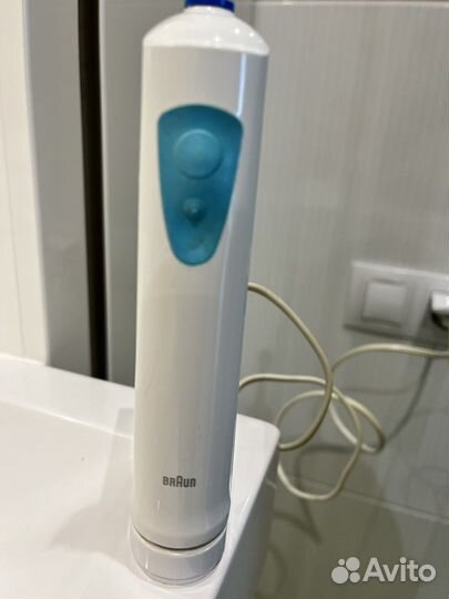 Электрическая зубная щетка Braun