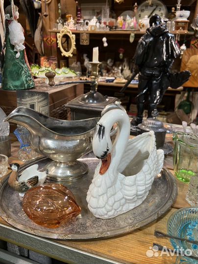 Старинная фарфоровая кофетница, вазочка лебедь