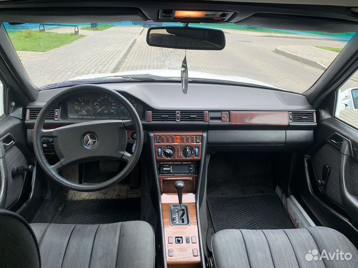 Mercedes-Benz W124 2.3 AT, 1986, 560 000 км