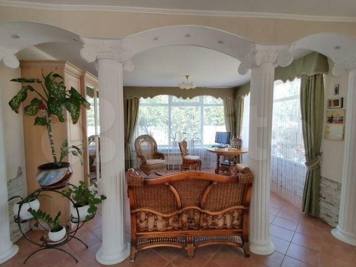 Коттедж 416 м² на участке 16 сот.