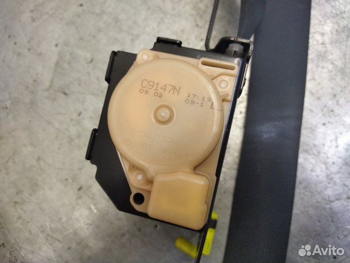 Ремень безопасности передний левый Toyota Corolla