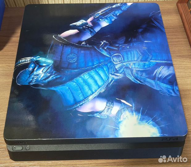 PlayStation 4 Slim + 400 игр, 2 контроллера