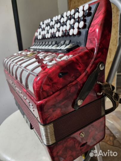 Баян Weltmeister Grandina Красный Перламутр