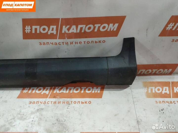 Накладка на порог правая Volvo XC60 2010