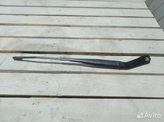 Поводок стеклоочистителя передний правый Opel