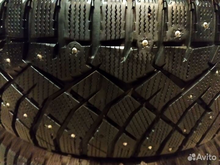 Nitto Therma Spike 235/55 R17