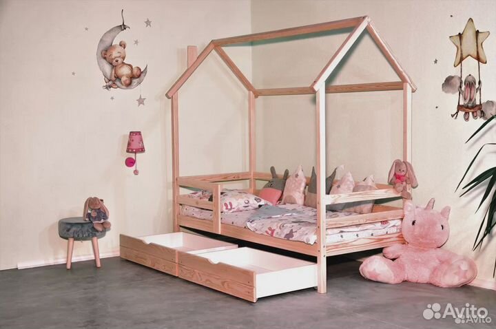 Кровать домик из массива сосны. Свое производство