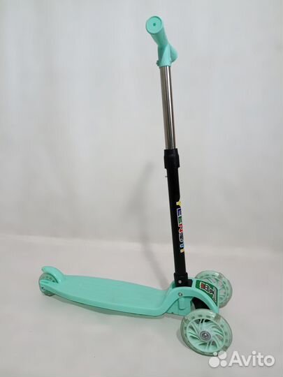 Детские самокаты новые, разные цветы
