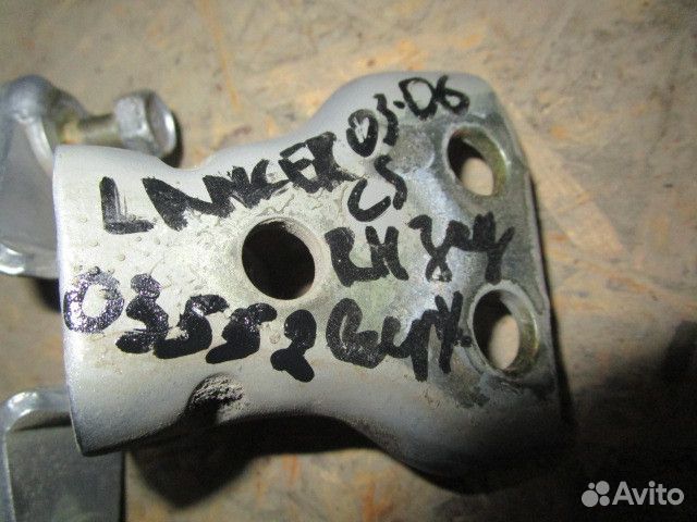 Петля двери задней правой верхняя Mitsubishi Lance