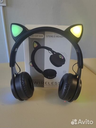 Беспроводные наушники со светящимися ушками