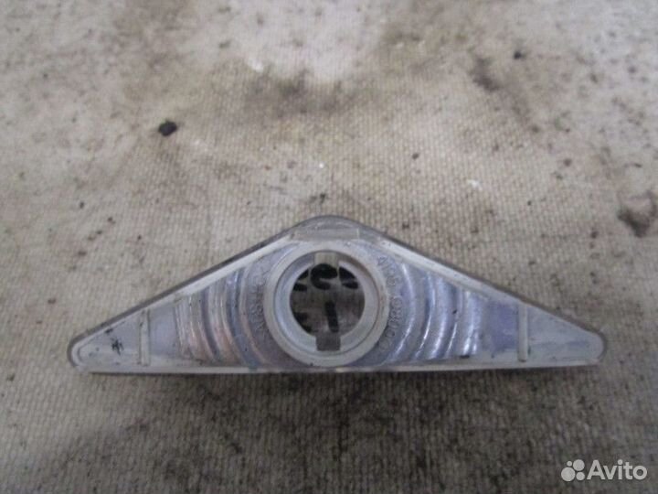 Повторитель на крыло белый Ford Focus I 1998-2005