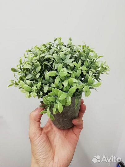 Искусственный декоративный цветок в горшке