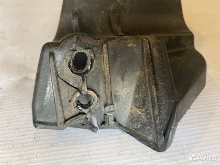 Кронштейн переднего бампера правый