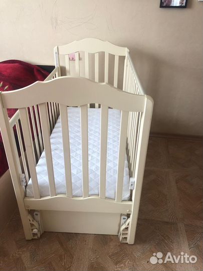 Кровать с матрасом