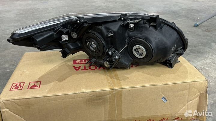 Фара основная левая на Toyota corolla