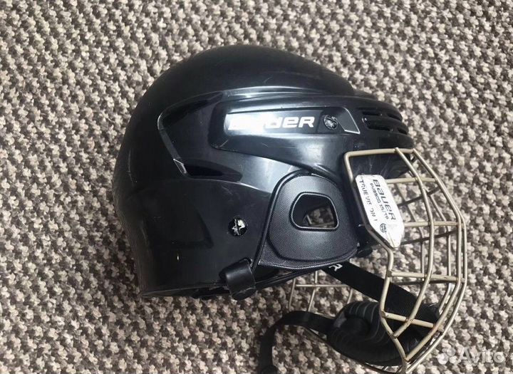 Хоккейный шлем