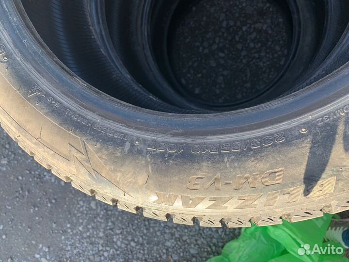 Bridgestone Blizzak DM-V3 235/55 R19