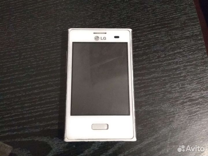 Телефон LG E400