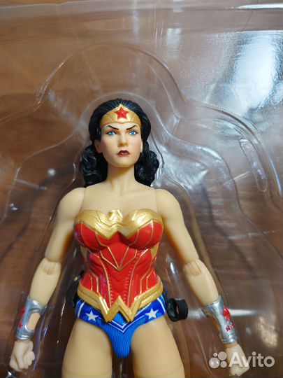 Mezco one:12 wonder woman