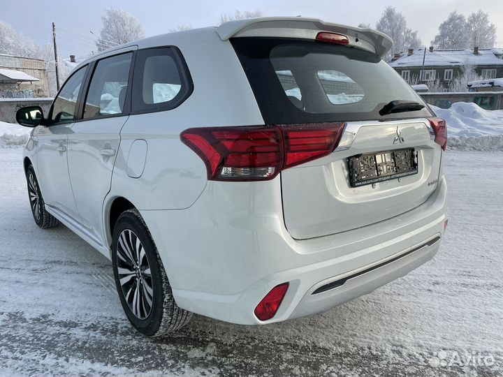 Mitsubishi Outlander 2.0 CVT, 2022, 29 км