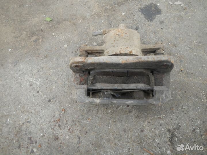 Суппорт тормозной передний левый для Toyota Camry