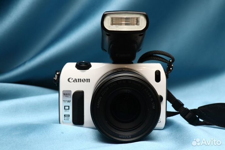 Canon EOS M + штатный 18-55 IS STM + вспышка