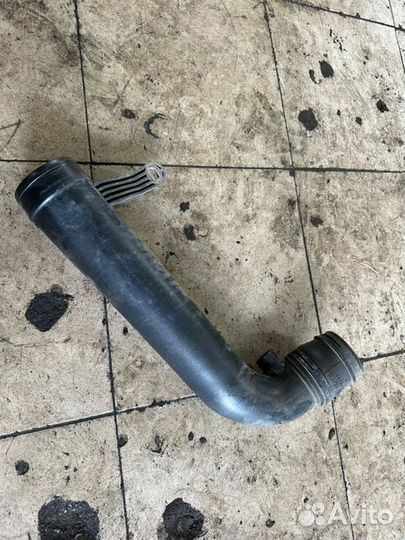 Патрубок воздушного фильтра Volkswagen Tiguan 2.0