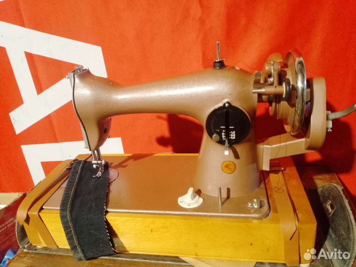 Продаю швейную машинку
