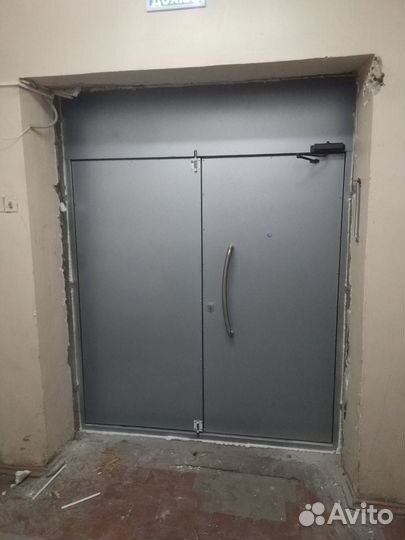 Дверь подъездная