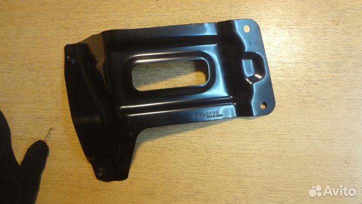 Mitsubishi L200 (KB) 2006 кронштейн