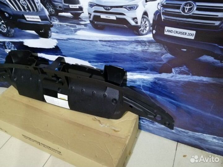 Накладка радиатора Toyota Land Cruiser 200
