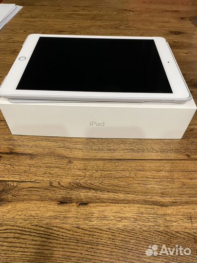 Планшет Apple iPad Wi-Fi 128GB Silver 2018