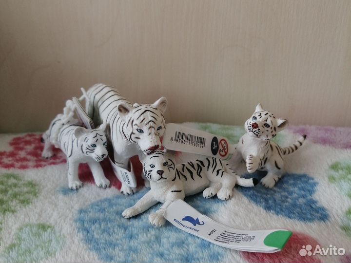 Фигурки тигров