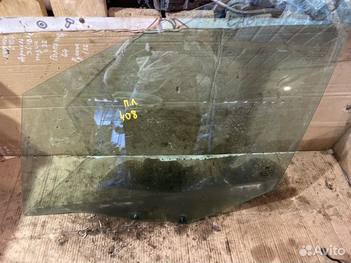 Стекло двери переднее левое Peugeot 408