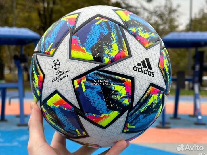 Футбольный мяч adidas 5 размер