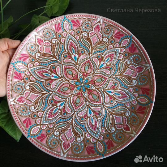 Декоративная тарелка с ручной росписью