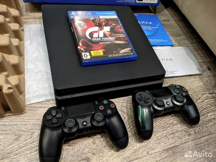 PS4 Slim 1TB + 2 джойстика + игры