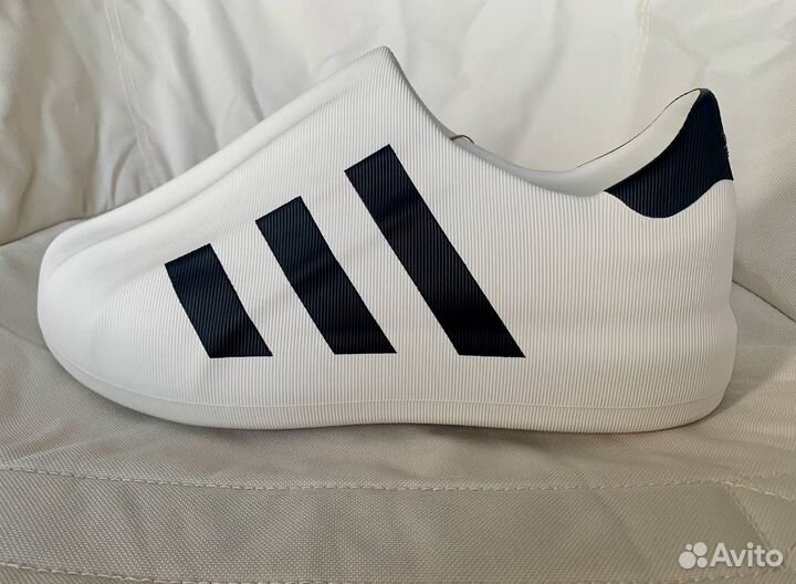 Кеды adidas adifom superstar на руках